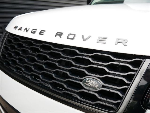 Photo of 2021 White Land Rover Range Rover