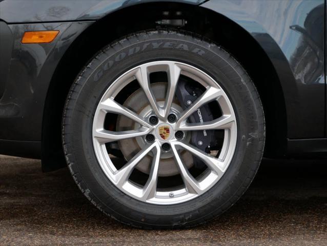 Photo of 2025 Grey Porsche Macan
