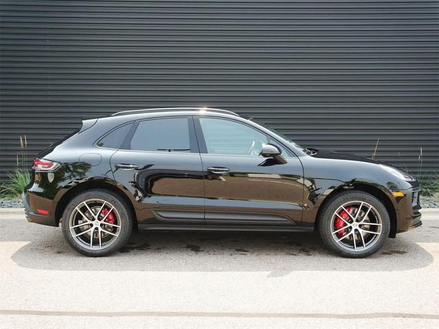Photo of 2025 A1/Black Porsche Macan