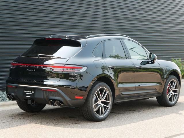 Photo of 2025 A1/Black Porsche Macan