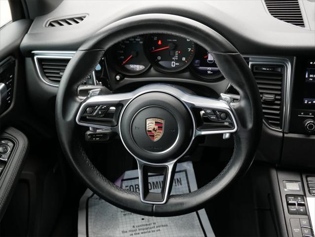 Photo of 2018 Rhodium Silver Metallic Porsche Macan