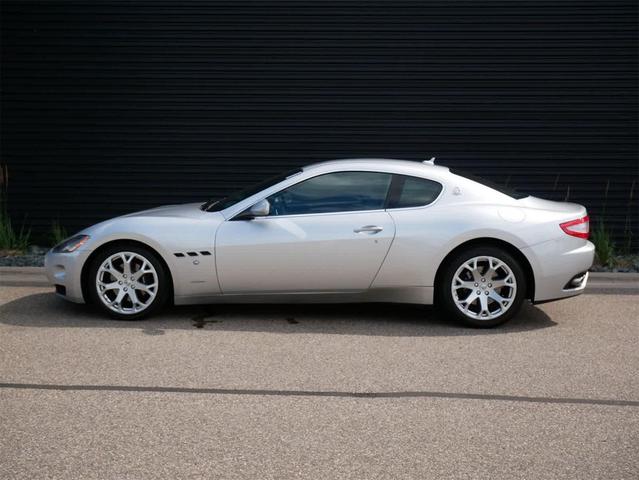 Photo of 2011 Silver Maserati GranTurismo