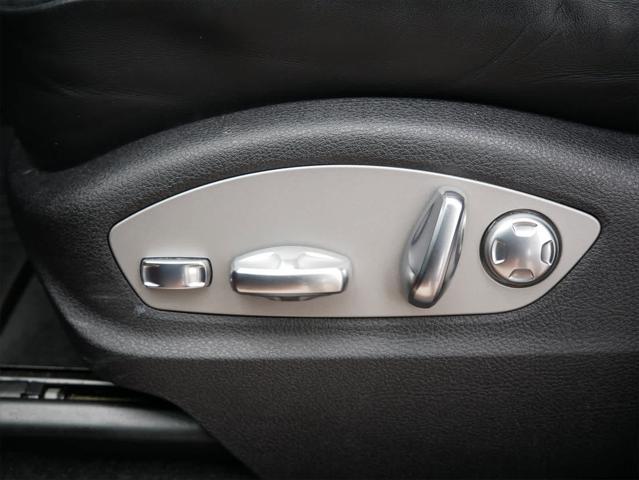 Photo of 2024 Orange Porsche Macan