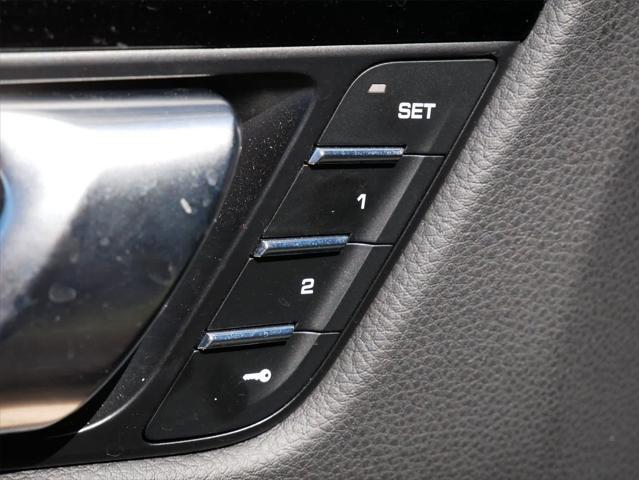 Photo of 2022 Blue Porsche Macan