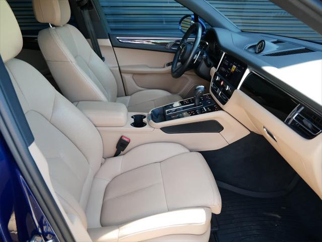 Photo of 2022 Blue Porsche Macan