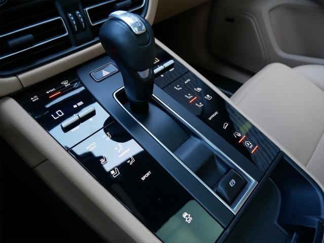 Photo of 2022 Blue Porsche Macan