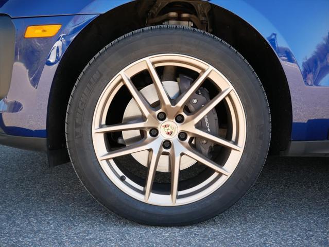 Photo of 2022 Blue Porsche Macan