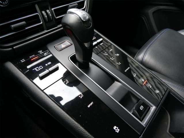 Photo of 2022 Blue Porsche Macan