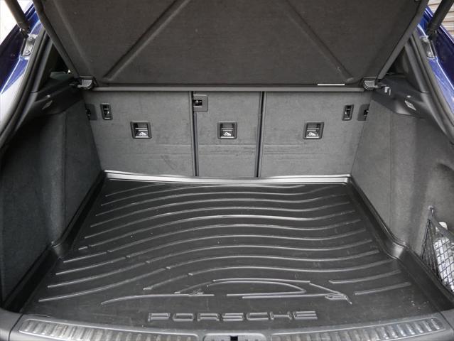 Photo of 2022 Blue Porsche Macan
