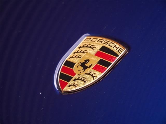 Photo of 2022 Blue Porsche Macan