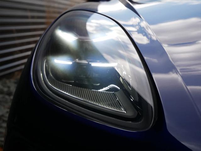 Photo of 2022 Blue Porsche Macan