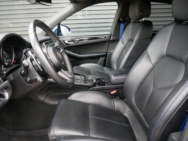 Photo of 2022 Blue Porsche Macan