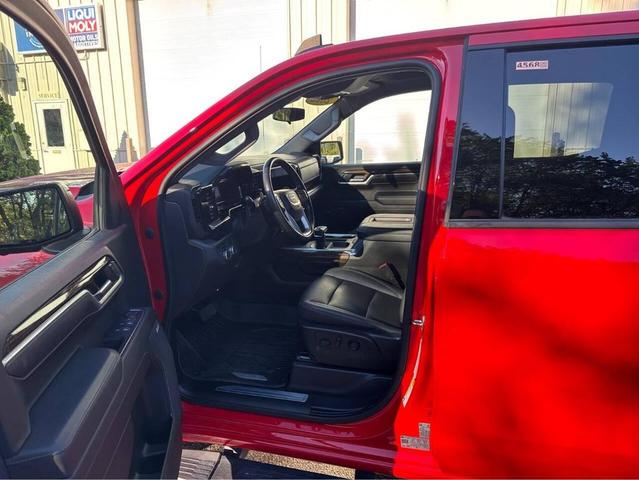 Photo of 2022 Red GMC Sierra 1500