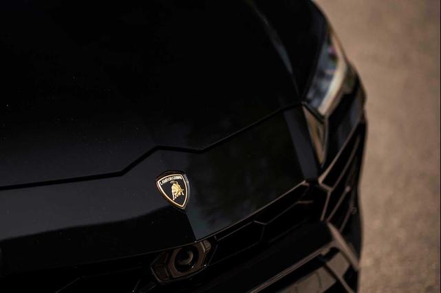 Photo of 2021 Black Lamborghini Urus