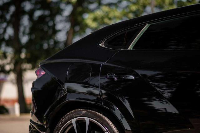 Photo of 2021 Black Lamborghini Urus