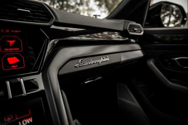 Photo of 2021 Black Lamborghini Urus