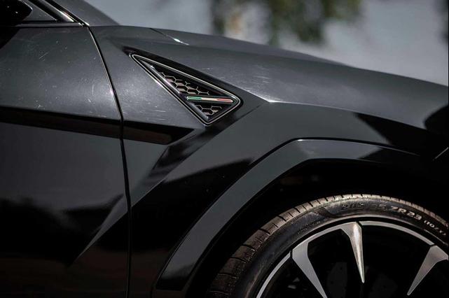 Photo of 2021 Black Lamborghini Urus