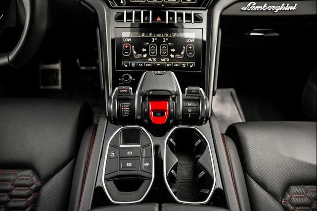 Photo of 2021 Black Lamborghini Urus