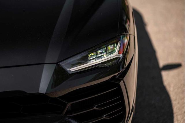 Photo of 2021 Black Lamborghini Urus