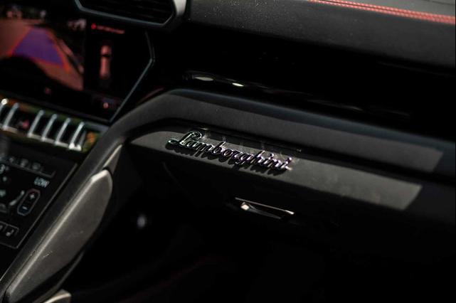 Photo of 2021 Black Lamborghini Urus