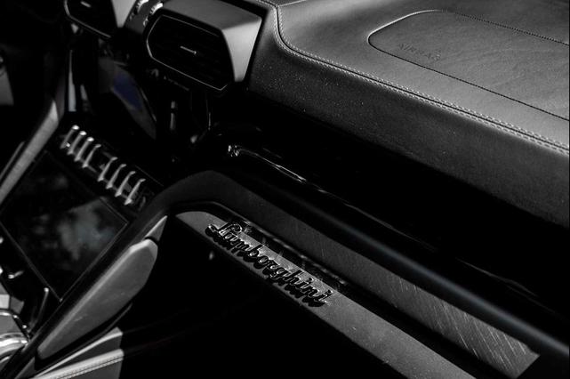 Photo of 2021 Black Lamborghini Urus