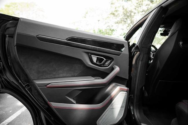 Photo of 2021 Black Lamborghini Urus