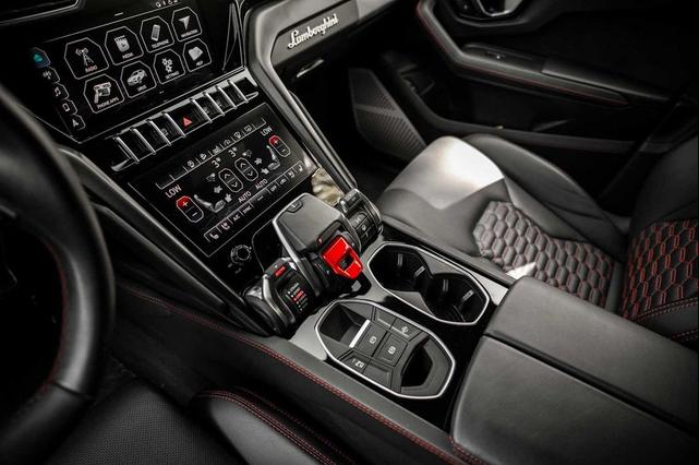 Photo of 2021 Black Lamborghini Urus