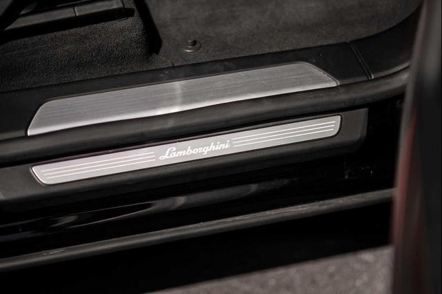Photo of 2021 Black Lamborghini Urus
