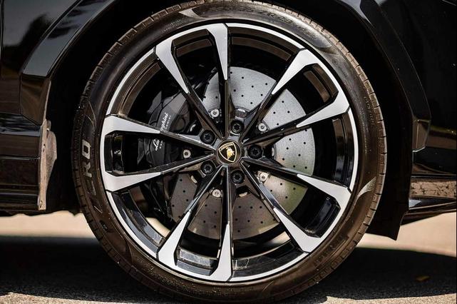 Photo of 2021 Black Lamborghini Urus