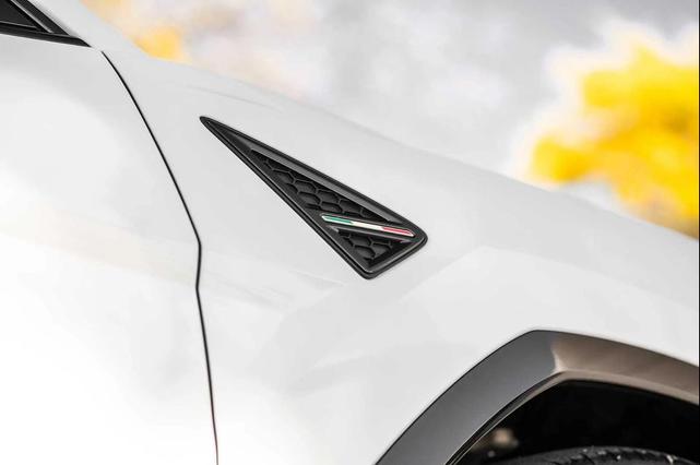Photo of 2024 White Lamborghini Urus