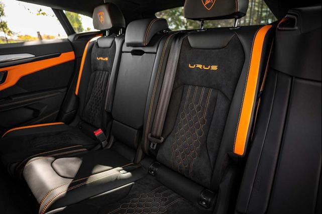 Photo of 2024 White Lamborghini Urus