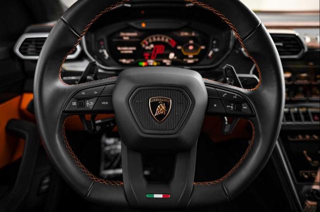 Photo of 2024 White Lamborghini Urus