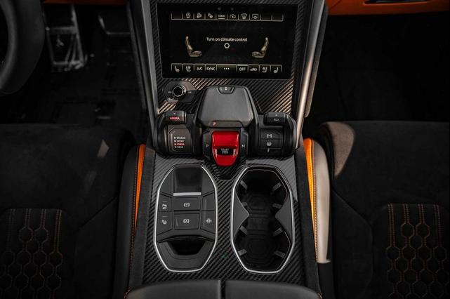 Photo of 2024 White Lamborghini Urus