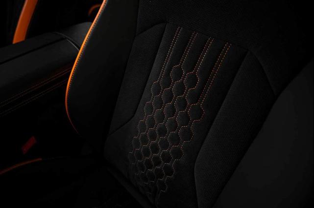 Photo of 2024 White Lamborghini Urus