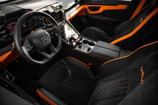Photo of 2024 White Lamborghini Urus
