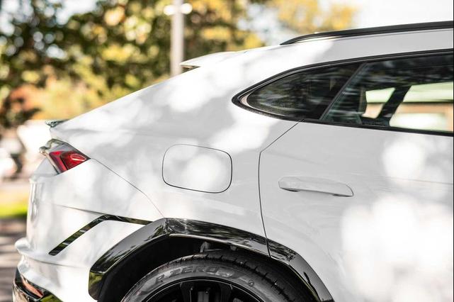 Photo of 2024 White Lamborghini Urus