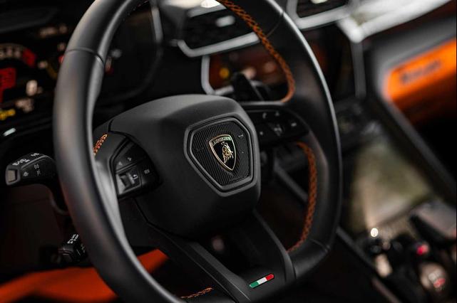Photo of 2024 White Lamborghini Urus