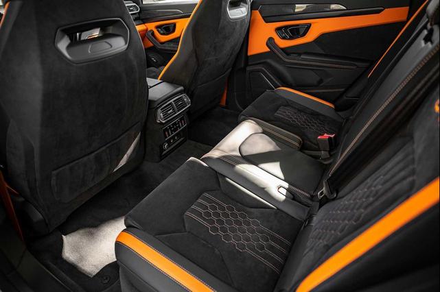 Photo of 2024 White Lamborghini Urus