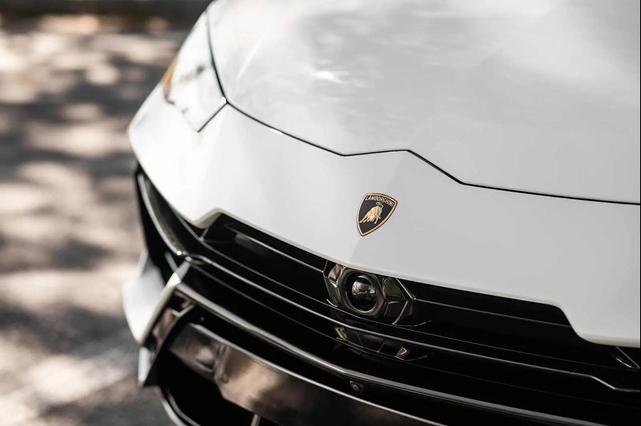 Photo of 2024 White Lamborghini Urus