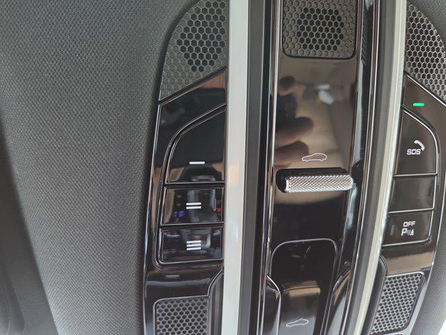 Photo of 2019 White Porsche Cayenne