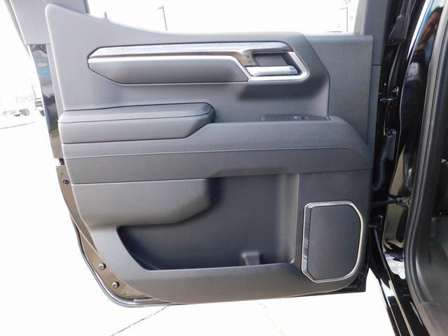 Photo of 2025 Black Chevrolet Silverado 1500