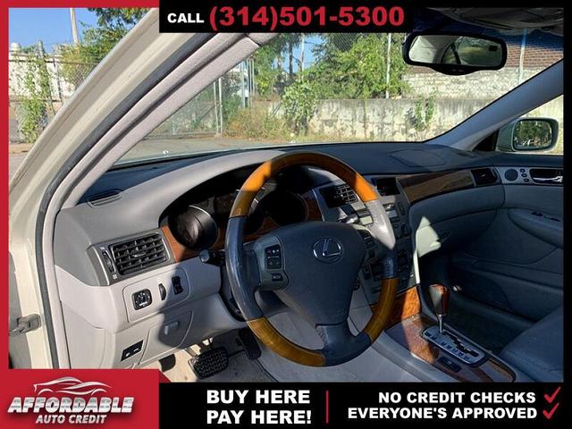 Photo of 2005 Classic Silver Metallic Lexus ES 330