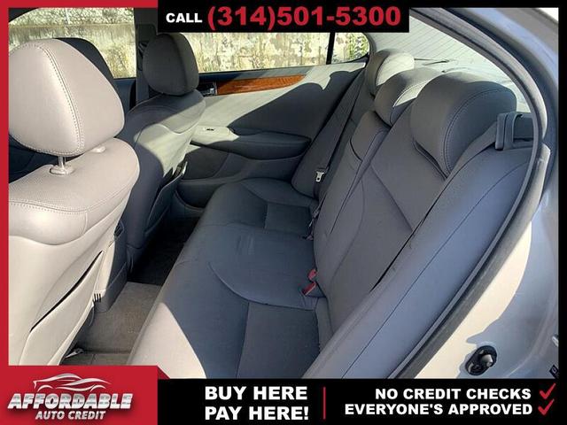 Photo of 2005 Classic Silver Metallic Lexus ES 330