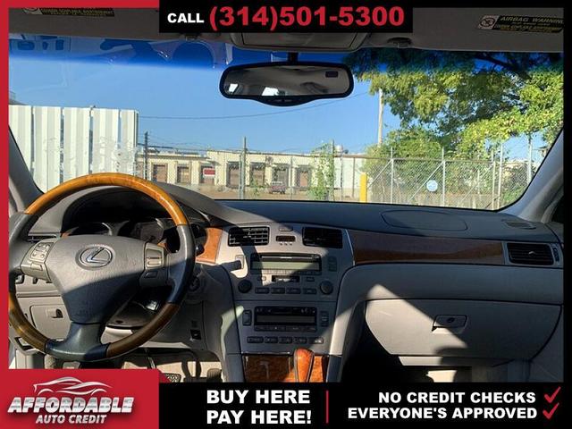 Photo of 2005 Classic Silver Metallic Lexus ES 330