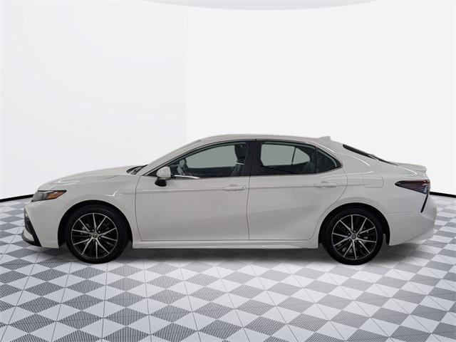 Photo of 2023 Ice Cap Toyota Camry