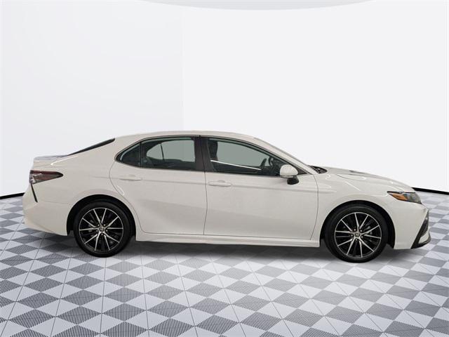 Photo of 2023 Ice Cap Toyota Camry