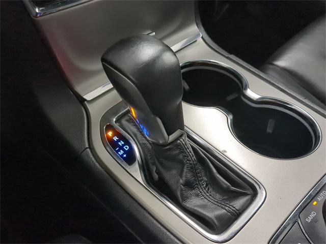 Photo of 2019 Bright White Clearcoat Jeep Grand Cherokee