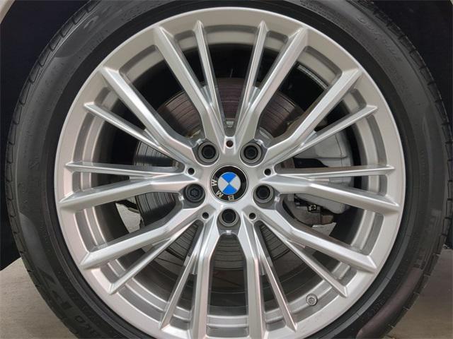 Photo of 2024 White Metallic BMW 330