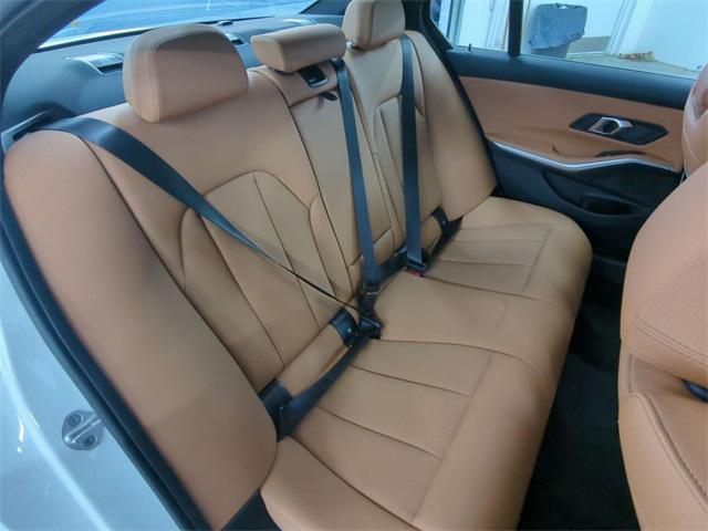 Photo of 2024 White Metallic BMW 330