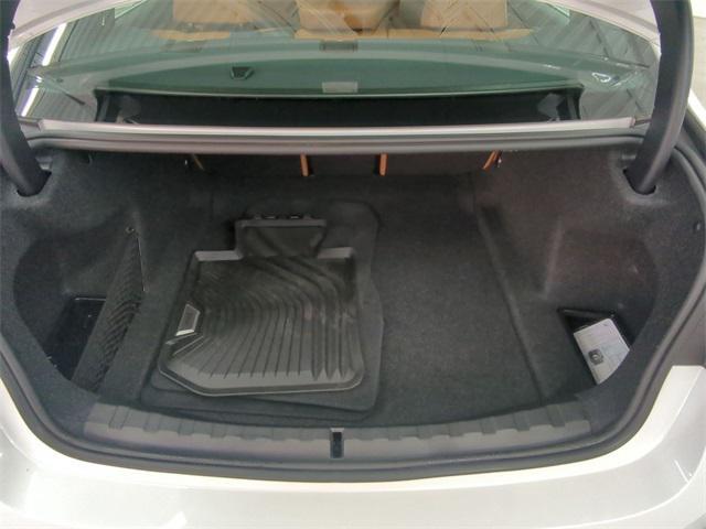 Photo of 2024 White Metallic BMW 330